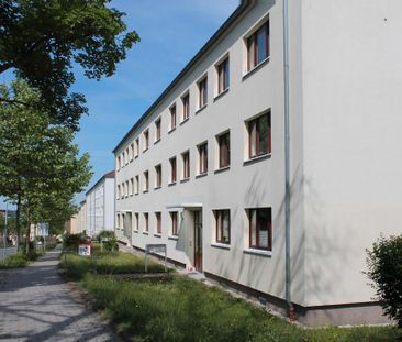 Sanierte 3-Raum-Wohnung mit Badewanne und Balkon - Photo 1