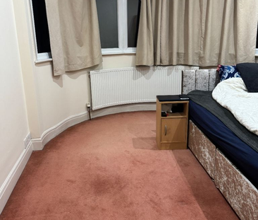 1 bedroom in a house share to rent - Photo 1