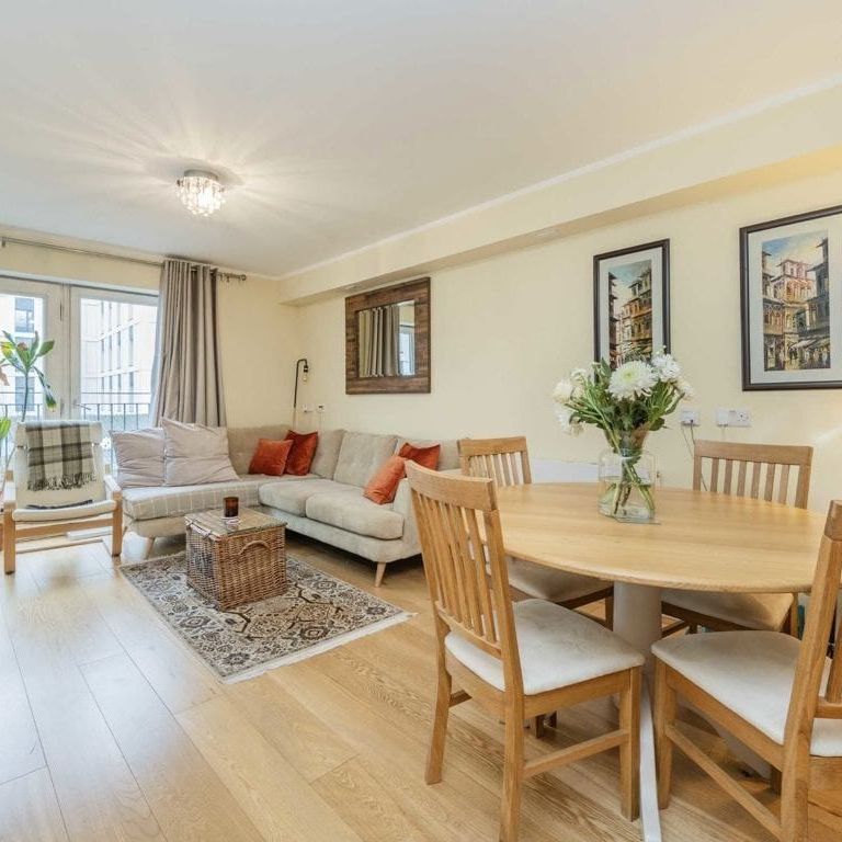 Chatfield Road, SW11 3SE, London - Photo 1