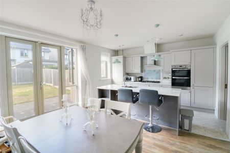 Terraced House to Rent: 7 The Aveune, Hazelbrook Square, Churchtown, Dublin 14 - Photo 5