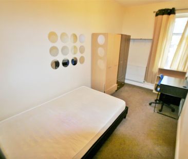 3 Bed Flat, North Hill Road, LS6 - Photo 3