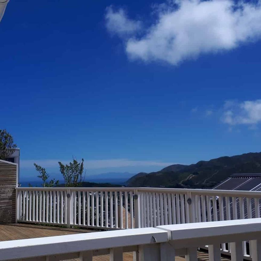 Sun, sky, views, clean, tidy, warm and dry! - Photo 1