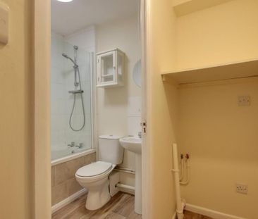 1 bedroom flat to rent - Photo 2