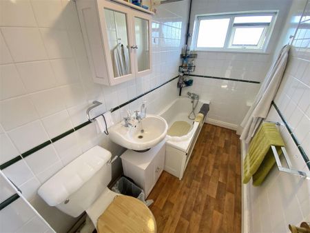 3 bedroom end of terrace house to rent - Photo 5