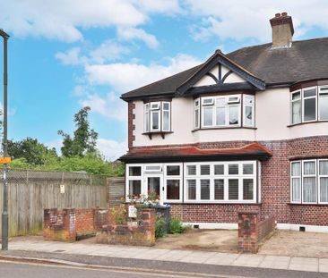 3 bedroom end of terrace house to rent - Photo 3