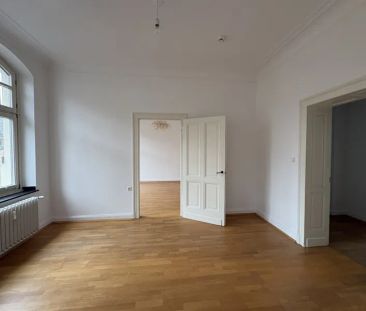 2-Zimmer Altbau mit Balkon zum Verlieben: Renoviert in Pempelfort! - Photo 4
