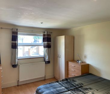 Room in a Shared Flat, Leslie Road, E11 - Photo 3