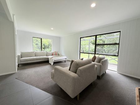 Spacious 4-Bedroom Home with Pool and Fantastic Outdoor Living - Photo 2