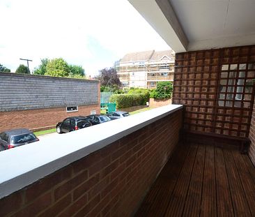 One bedroom apartment with allocated parking space and a west facing balcony. Offered to let un-furnished. Available 18th July 2024. - Photo 3
