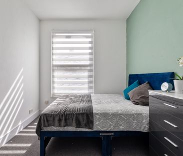 🏡 Beautiful Large Victorian House in Tottenham 🏡 Room 5 - Photo 3