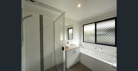 Spacious Family Living in Coomera Grand! - Photo 5