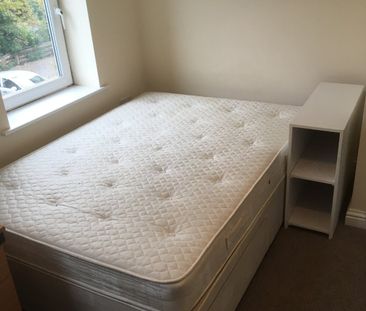 4 Highfields, Huddersfield, HD1 - Photo 2