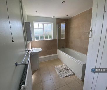 3 bedroom semi-detached house to rent - Photo 6