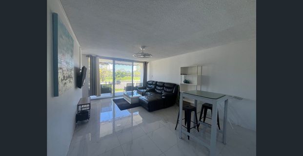 Spacious 2-Bedroom Apartment in Prime Southport Location - Photo 1