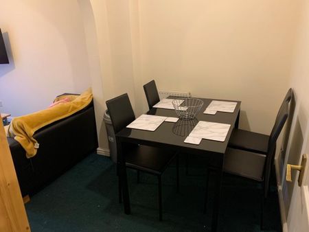 4 bedroom semi-detached house to rent - Photo 2