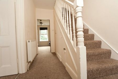 5 Bed Student House Clavin Road - SEE VIDEO TOUR - Photo 2