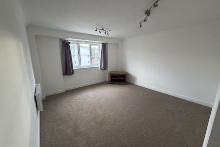 Upper Priory Street, NORTHAMPTON - Photo 2