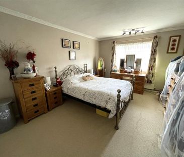 2 bedroom semi-detached bungalow to rent - Photo 4