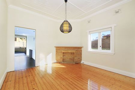 Charming Family Home - Photo 2