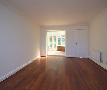 4 bedroom end of terrace house to rent - Photo 3