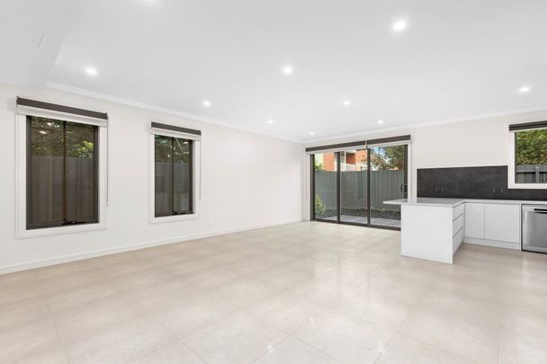 Large Modern Townhome - Photo 1