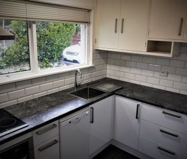Warm,modern,quality,private,quiet,perfect location - Photo 1