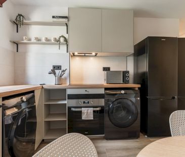 Room with private bathroom and air conditioning in Carabanchel - Photo 1