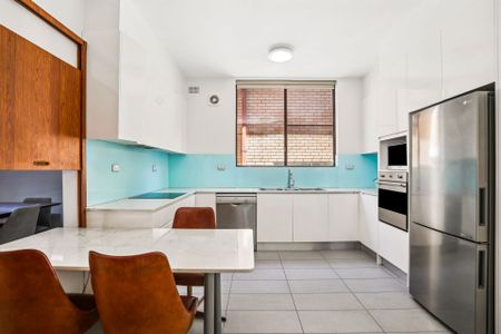 Five Bedroom Family Home in a Prime Location - Photo 3