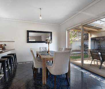 Modern 2-Bed Unit in quiet location - Photo 2