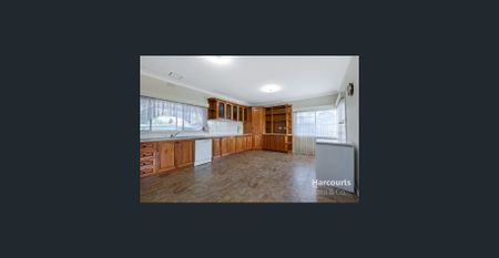 Family Living - Photo 3