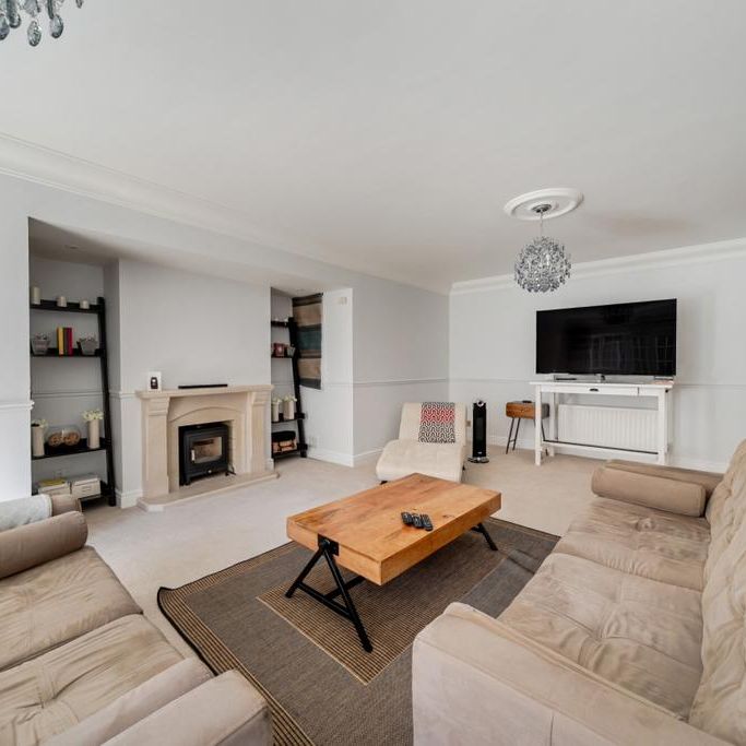 6 bedroom detached house to rent - Photo 1