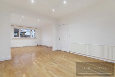 4 bedroom semi-detached house to rent - Photo 3