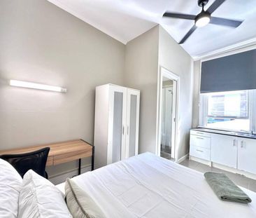 Ensuite Room for Rent in the Heart of Oxford Street - Photo 1