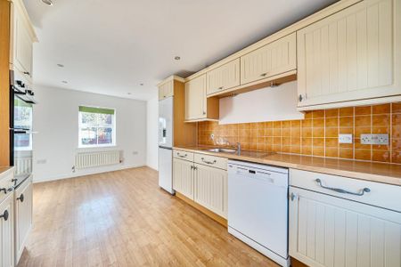 4 bedroom semi-detached house to rent - Photo 4