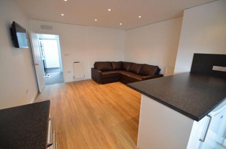 5 bedroom flat to rent - Photo 2