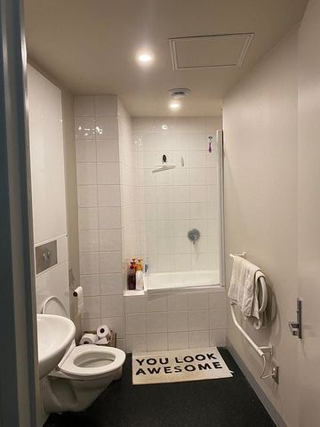 SPACIOUS, MODERN STUDIO IN THE HEART OF THE CITY - Photo 5