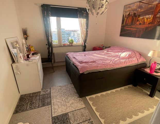 Oslogatan, Kista - Photo 1