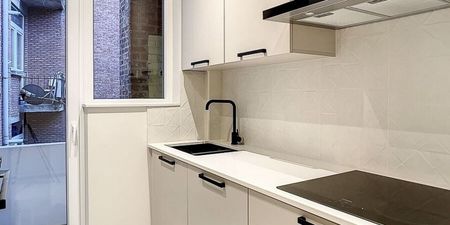 Appartement te huur in Jette voor € 950 met 1 slaapkamer - Photo 2