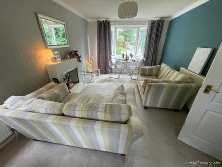 1 bedroom property to rent in Renfrew - Photo 3