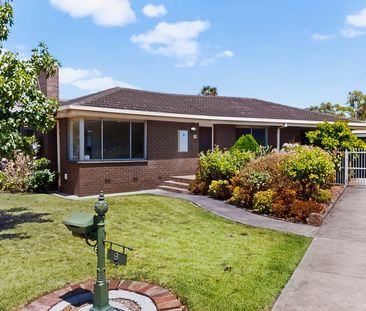 Comfortable 3-Bedroom Family Home in Quiet Kingsbury Court - Photo 6