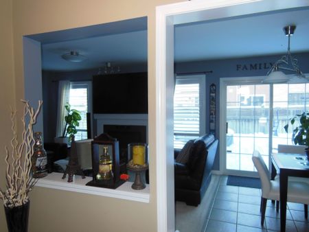 For Lease - 411 CEDAR HEDGE Road, Milton, Ontario - Photo 2