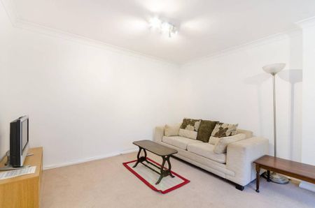 3 bedroom flat to rent - Photo 2