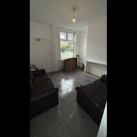 Room in a Shared House, Lydford Street, M6 - Photo 4