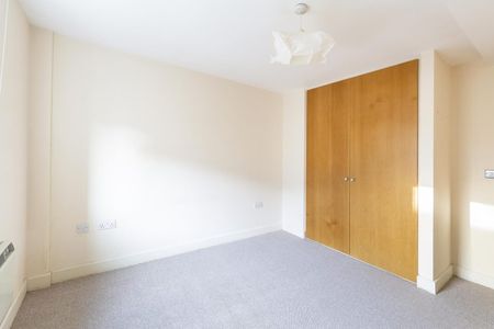 2 Bed Flat - Photo 5