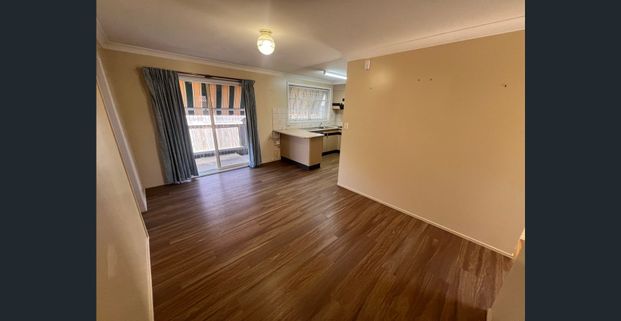 WELL PRESENTED THREE BEDROOM HOME IN PRIME LOCATION - Photo 1