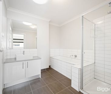 Comfortable & Convenient Living in Wollert - Photo 4