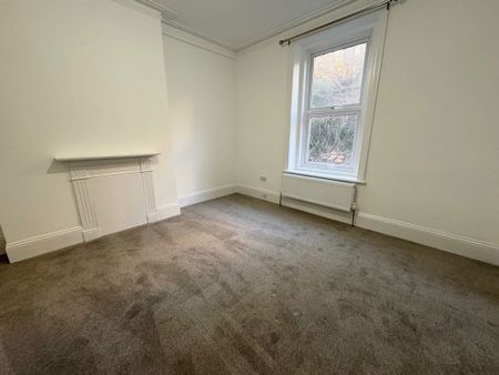 UNDERCLIFF ROAD, BOSCOMBE SPA- P04167 - Photo 5