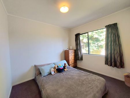 Three Bedroom Family Home In Welcome Bay - Welcome Bay - Photo 3