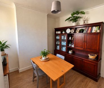 2 Bed Terraced House, Albany Road, RG30 - Photo 2