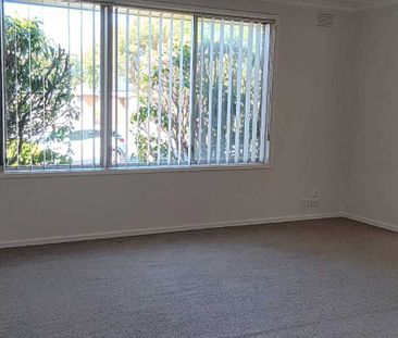 WALK TO MT WAVERLEY NORTH PRIMARY & MT WAVERLEY SECONDARY!!! Six mo... - Photo 2